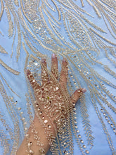 Ezüst Couture Csipke Baby Blue Tüllön Panellel, Gyöngyökkel, Gyöngyökkel és Flitterekkel